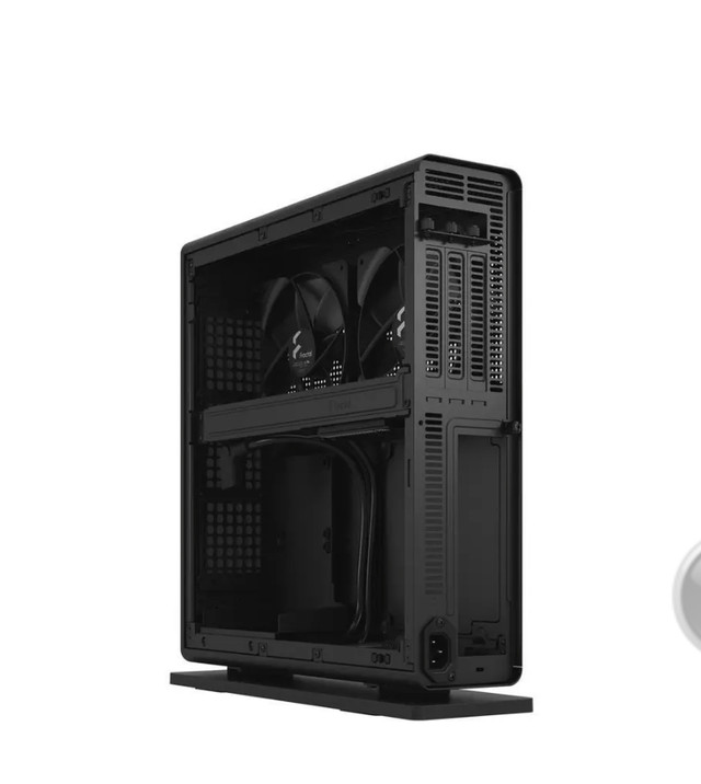 Selling fractal ridge pc sff case in System Components in City of Toronto