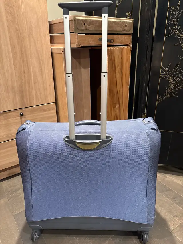 Samsonite Suitcase445588795347456004