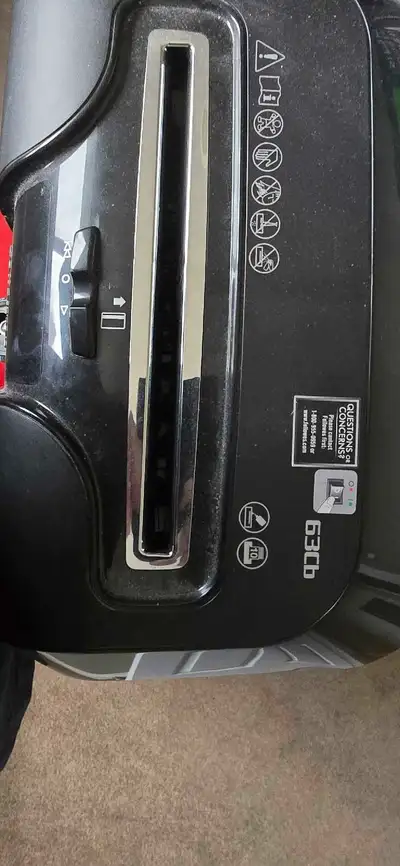 Fellowes paper shredder for offices Model 63CB in excellent condition I paid over 200$