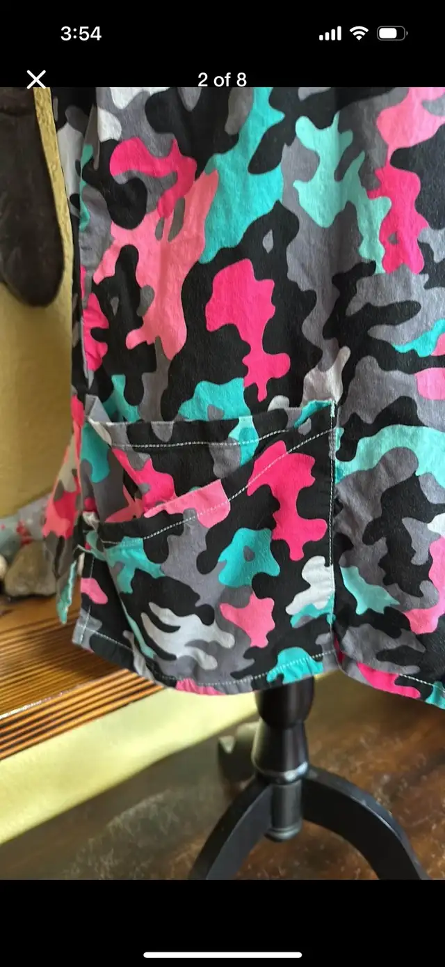 Dickies Camo Scrub Shirt in Women's - Tops & Outerwear in Edmonton - Image 6