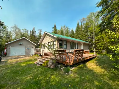 FANTASTIC LOCATION! This year round, 4 Bedroom, Single owner home or cottage is just steps from the...