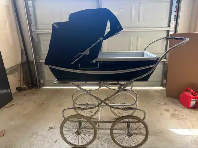 Beautiful vintage Silver Cross pram in excellent condition. This classic pram has been well cared fo...