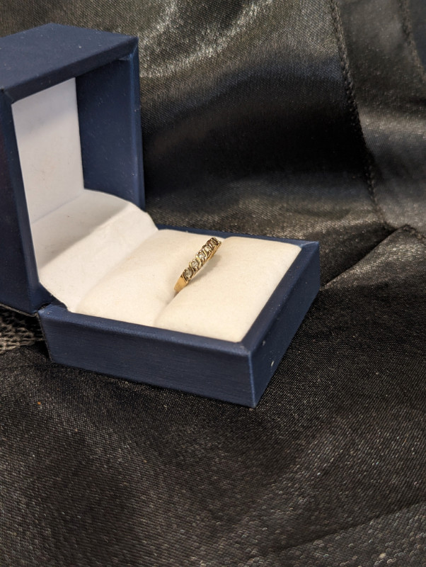 Women's 10K Gold Band with Diamonds~Size 5 in Other in Hamilton - Image 2