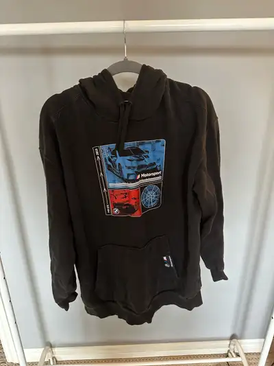 Large 66% cotton, 34% polyester Hood lining: 100% cotton Rib: 97% cotton, 3% elastane