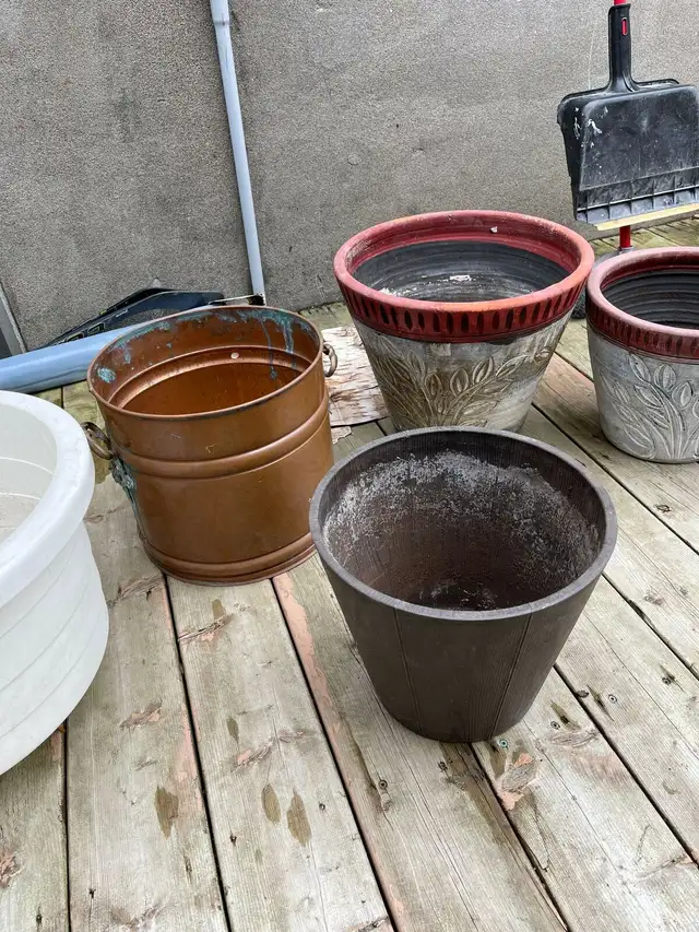 9 pots de jardins in Plants, Fertilizer & Soil in City of Montréal - Image 4