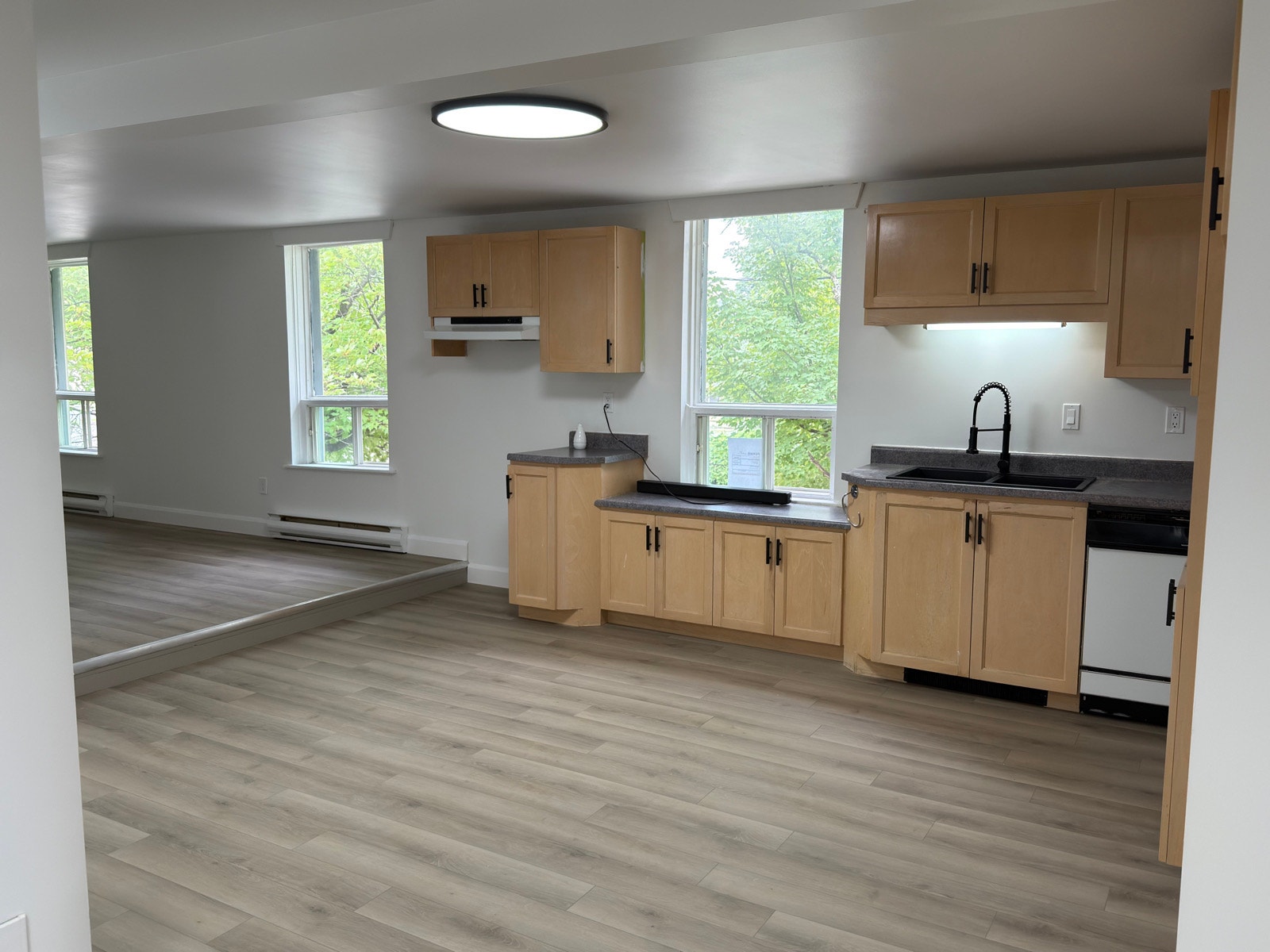 383 Rue Main E — photo 2