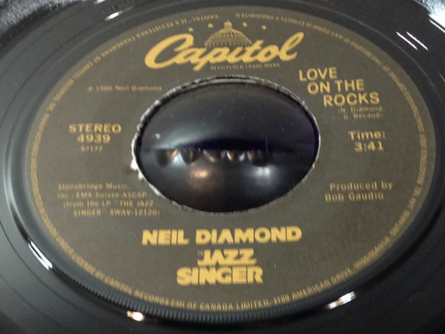 NEIL DIAMOND THE JAZZ SINGER (LOVE ON THE ROCKS) 45 RPM SINGLE in Arts & Collectibles in Winnipeg - Image 4
