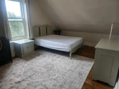One furnished room available on George Street, Peterborough. $800/month ALL INCLUSIVE — utilities, W...