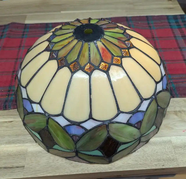 Tiffany Lamp/Ceiling Shade in Indoor Lighting & Fans in Windsor Region - Image 3