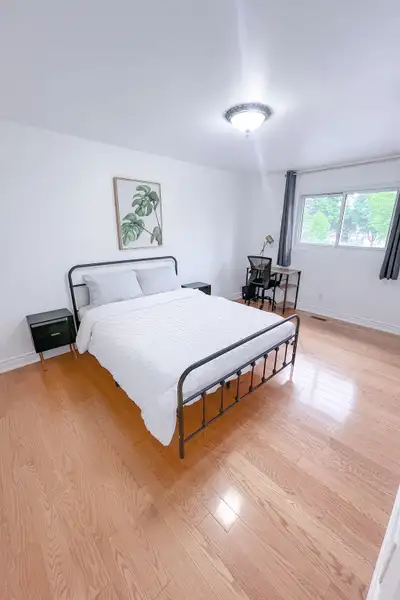 A very spacious and sunny second-floor room in a well-maintained detached home near Scenca College i...
