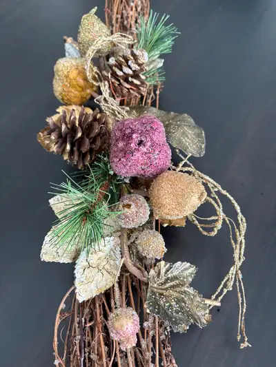 ELEGANT HOLIDAY TABLE DÉCOR - $12, View more