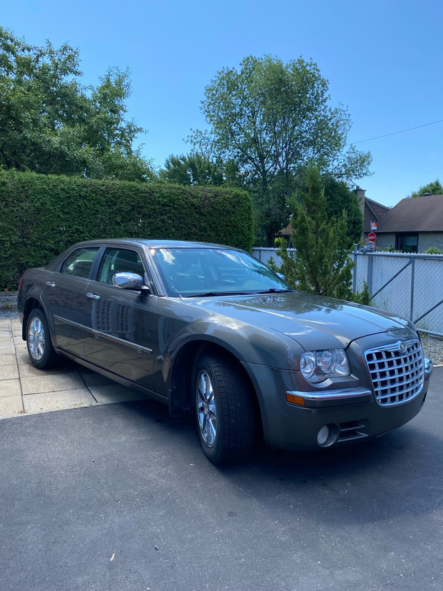 chrysler 300 2010 tout équipé dans Autos et camions  à Ville de Québec