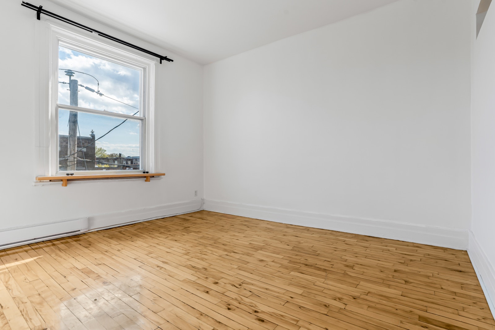 41/2 RÉNOVÉ plus 3è petite chambre à VERDUN! Prime location! — photo 1