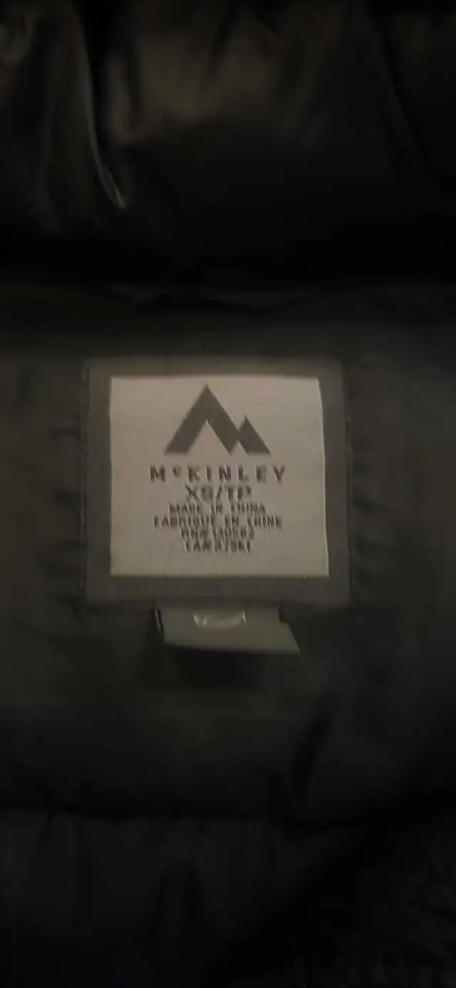 Mc Kinley hooded puffer jacket XS/TP in Women's - Tops & Outerwear in City of Montréal - Image 6