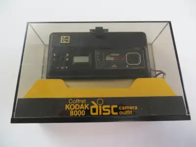 1982 Kodak Disc 8000 Camera Excellent Condition. Appears to be working. Needs disc. Stored in plasti...