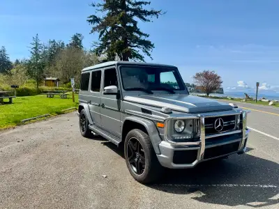 Beautiful metallic grey 2017 Mercedes‑Benz AMG G 63 in excellent condition with only 35,711 km. This...