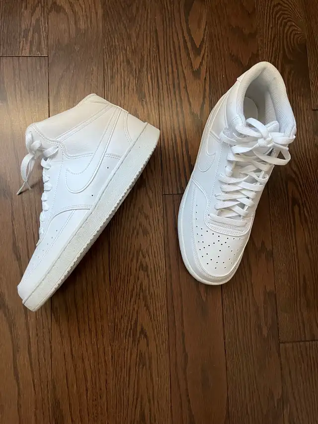 Nike Air shoes size 9 in Men's in City of Toronto - Image 4