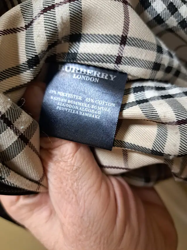Burberry London Jacket Coat Full Zip Belted Water Resistant in Women's - Tops & Outerwear in City of Toronto - Image 11