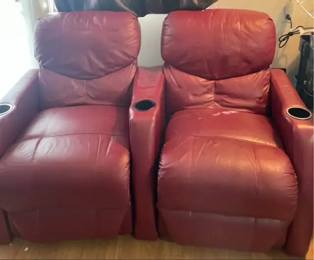 3 pas 2 fauteuils inclinables cinéma maison urgent in Couches & Futons in Longueuil / South Shore - Image 3