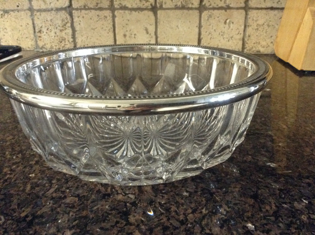 Vintage beautiful heavy crystal bowl with silver crafted rim in Arts & Collectibles in Oshawa / Durham Region