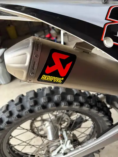 Like new fits KTM/Husky 250/300….retails for 750$