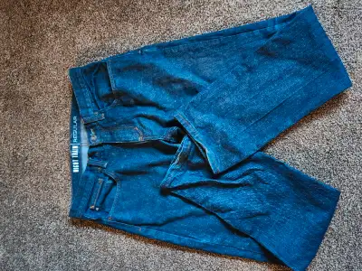 Size 32 regular Are darker than in the picture