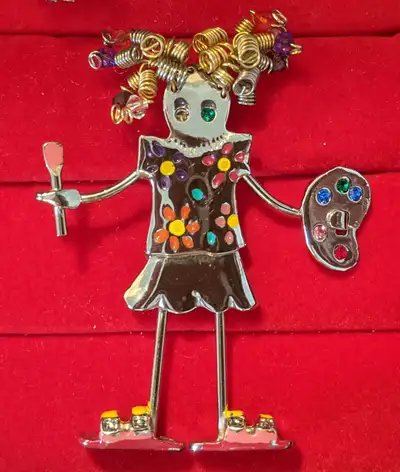 Épinglette signé GANZ de la collection Carrette, peut être suspendue comme un pendentif. Cette broch...