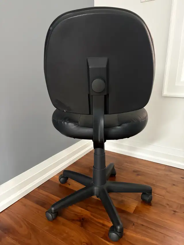 Black task / desk / office chair in Chairs & Recliners in City of Toronto - Image 3