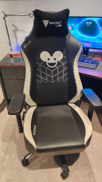Deadmau5 Edition Titan Gaming Chair by Secret Labs