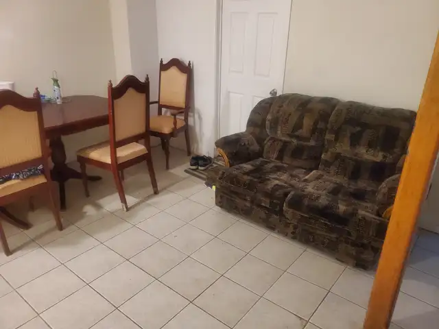 Lease takeover private room near (McMaster University) in Long Term Rentals in Hamilton - Image 6