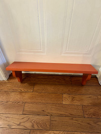 Étagère murale en bois orange  // wooden shelf