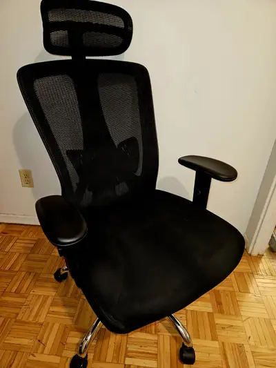 Computer Chair/Chaise d'ordinateur, View more