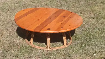 Small round coffee table. 14 inch tall. Could also be used as kids kraft table. Can deliver in town...