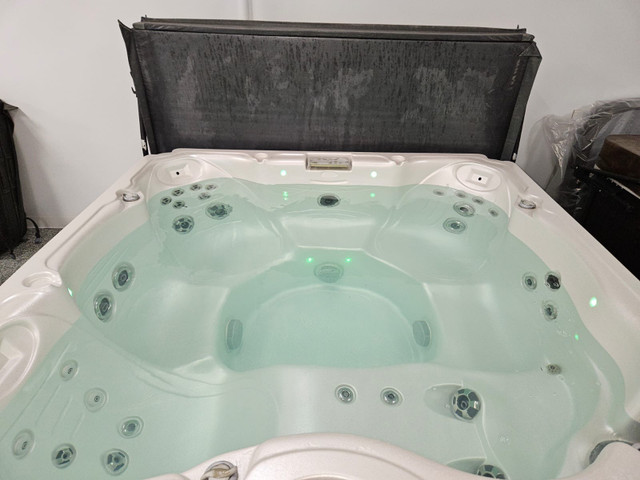Jacuzzi Hot Tub J235 in Hot Tubs & Pools in Kitchener / Waterloo - Image 2
