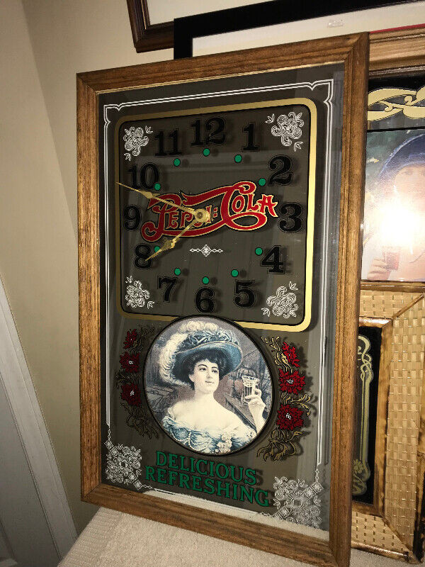 Vintage Pepsi Cola mirror clock Excellent Condition in Arts & Collectibles in Calgary - Image 2