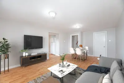 Beautiful 2 bedroom Lower Unit Near Thomson Park