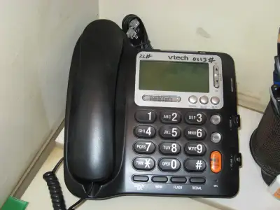 J'ai à vendre un téléphone maison(résidentiel) Vteck noir avec fils et livre d'instruction, acheter...