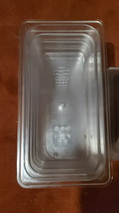 Cambro 1/3 x 4" (7) with Lids (3) - GUC, View more