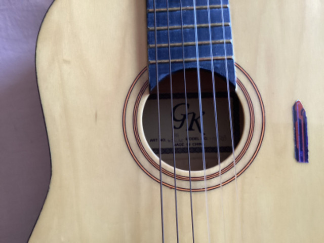 Guitare classique enfant avec étui dans Guitares  à Shawinigan - Image 3