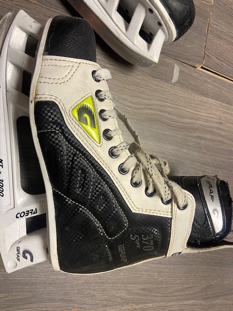 Graf 370 Supra Hockey Skates, Mens Size 8 in Hockey in City of Toronto