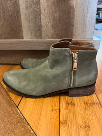 Light Green Ankle Boots - Aldo - Women's Size 8