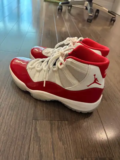 Jordan retro 11 cherry red size 9.5, View more