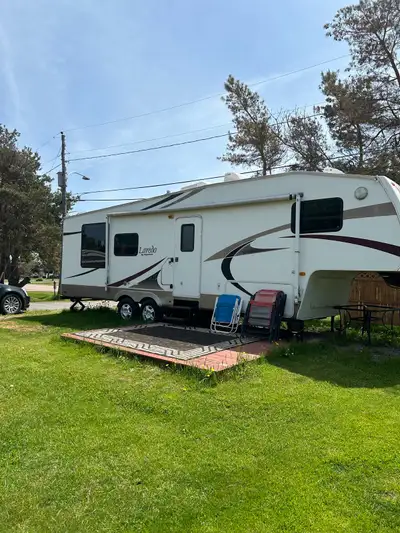 2005 Laredo