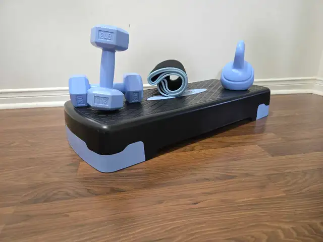 aerobic Stepper with two 2lb Dumbbell & 3lb Kettlebell - New! in Exercise Equipment in City of Toronto - Image 2