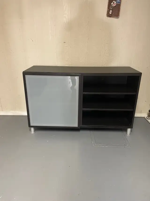 Common Area Display & Storage Cabinet  in Bookcases & Shelving Units in Kitchener / Waterloo - Image 3