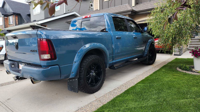 2015 Ram 1500 Sport 4x4 5.7L in Cars & Trucks in Calgary - Image 4