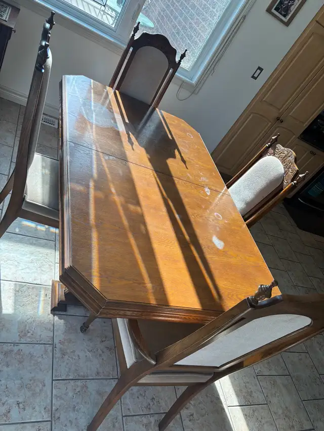 solid wood kitchen / dining room table in Dining Tables & Sets in Markham / York Region - Image 2