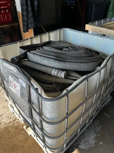Lot de boyaux 1-1/2’’ d’arrosage ou pompage 150psi noir. En longueurs de 100’ et 50’. De marque Alfa...