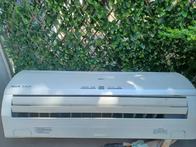 CLIMATISEUR FUJITSU ET COMPRESSEUR Bonne condition. Votre prix sera le mien.
