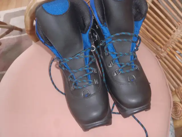 CROSS COUNTRY BOOTS for BACK COUNTRY in Ski in Dartmouth - Image 5